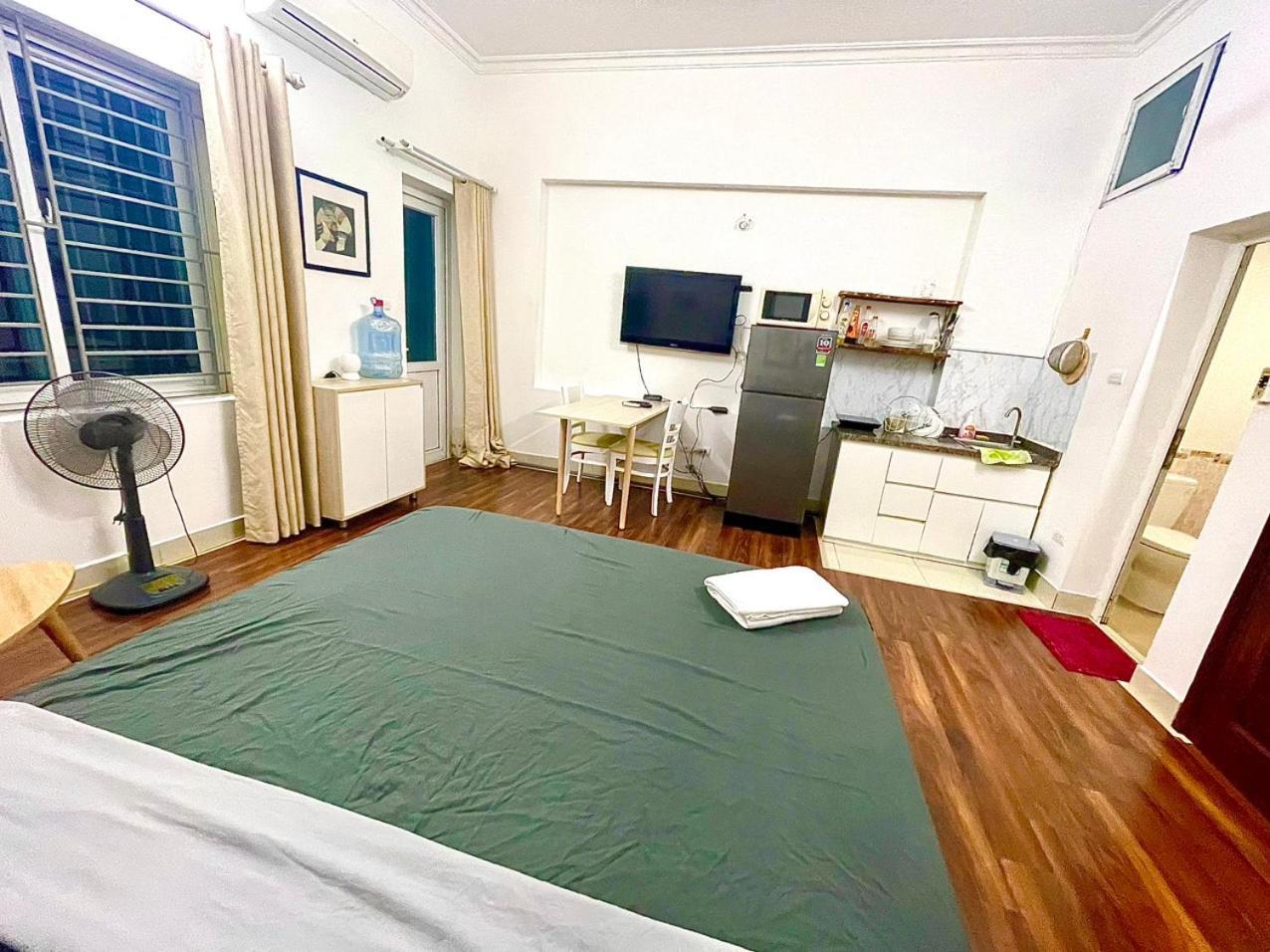 Căn hộ 1322 Bedroom Chilling Close Ho Tay Balcony Full Sunlight